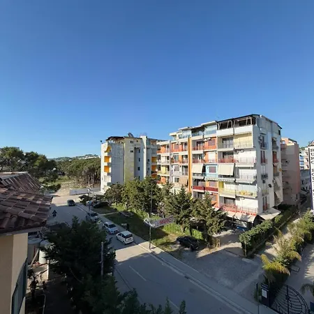 Golem, Poem Rooftop & Bbq Family Hébergement de vacances